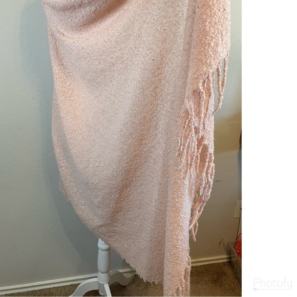 Urban Outfitters Pink Fuzzy Fringe Loose Knit Scarf Wrap OB689516 - Picture 2 of 7